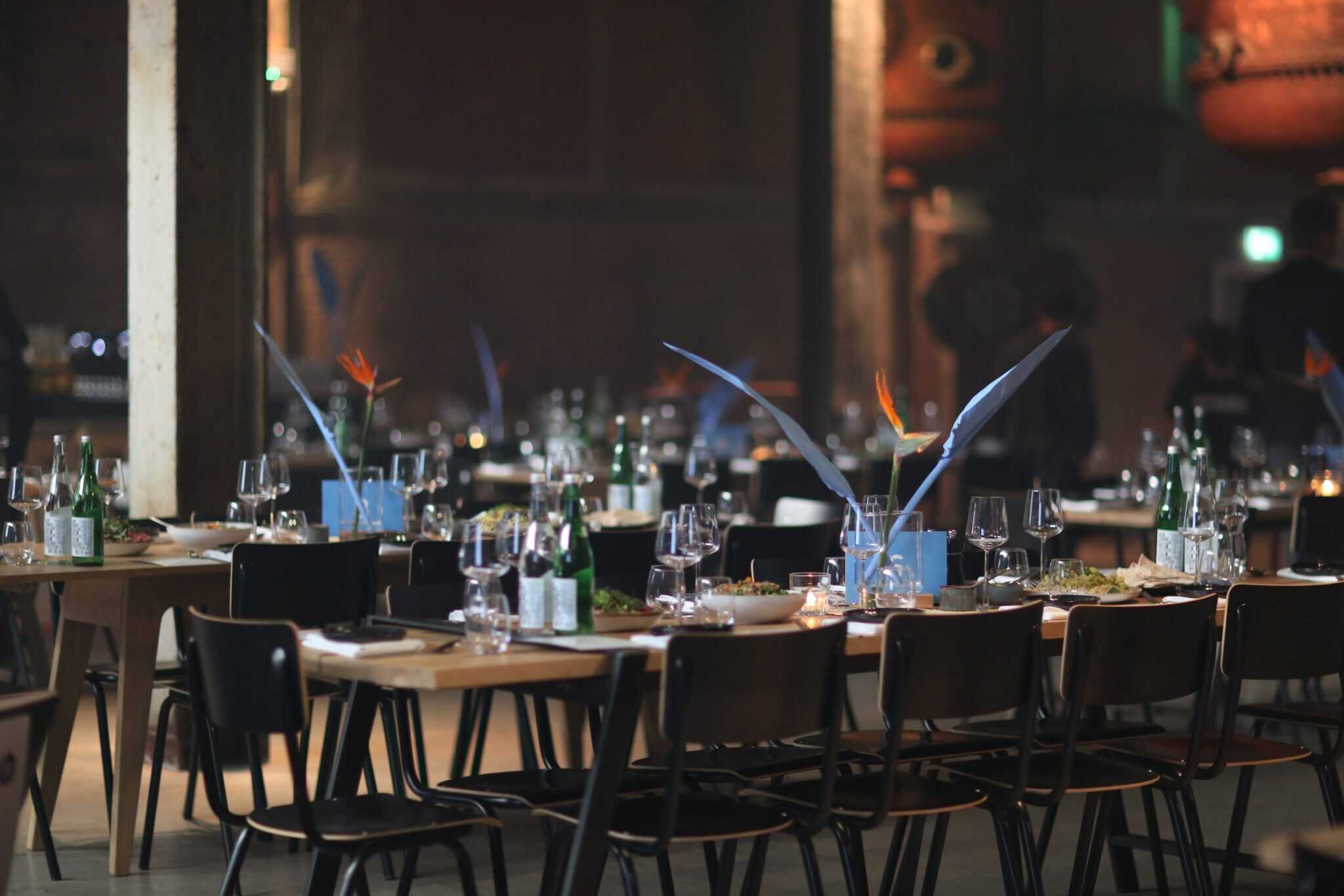 OnBrand’18 evenement in de feestzaal van SugarFactory, met feestelijke decoraties en sfeervolle verl.