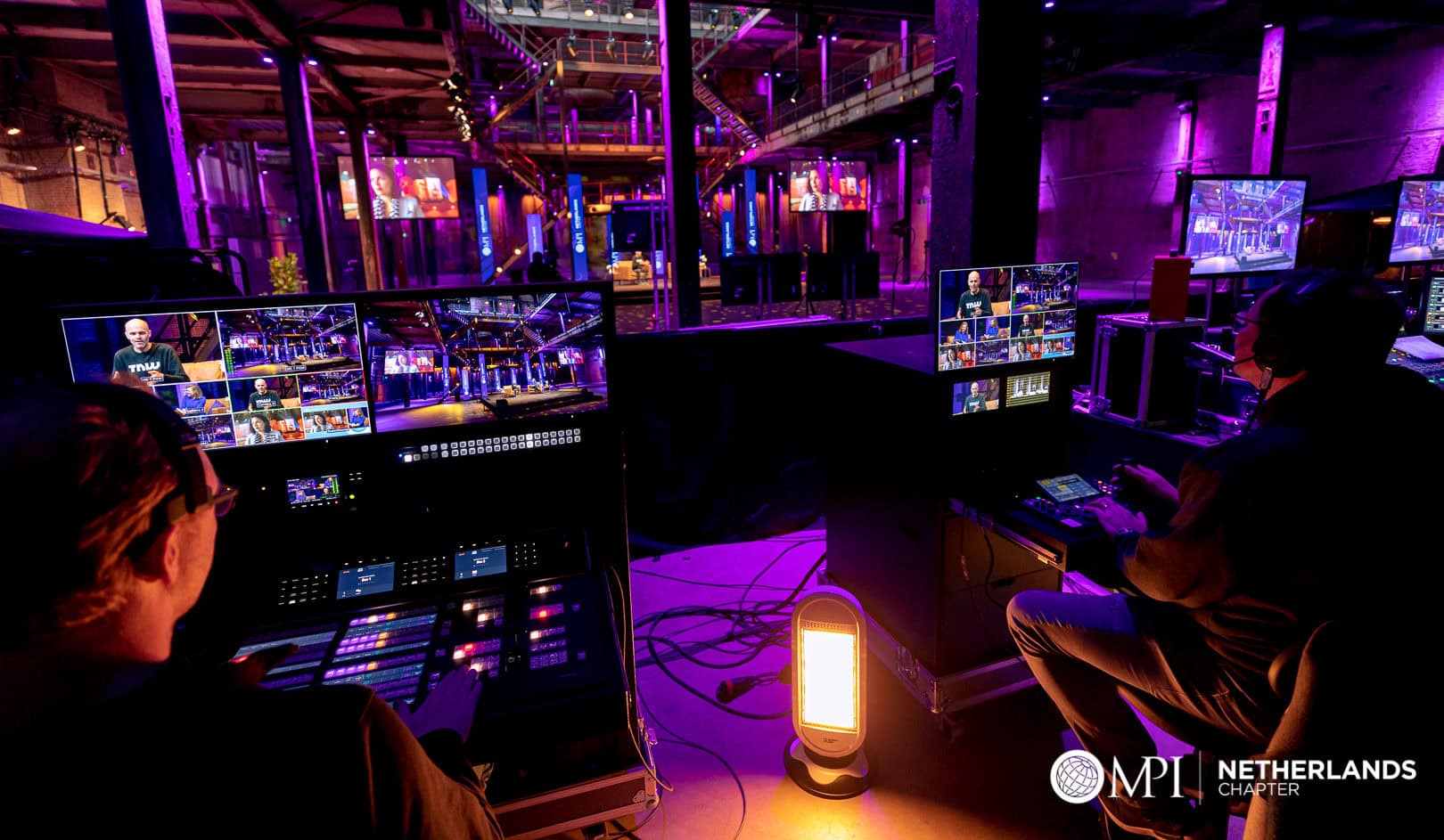 Beveiligde online eventregistratie met meerdere schermen en controlepanelen.