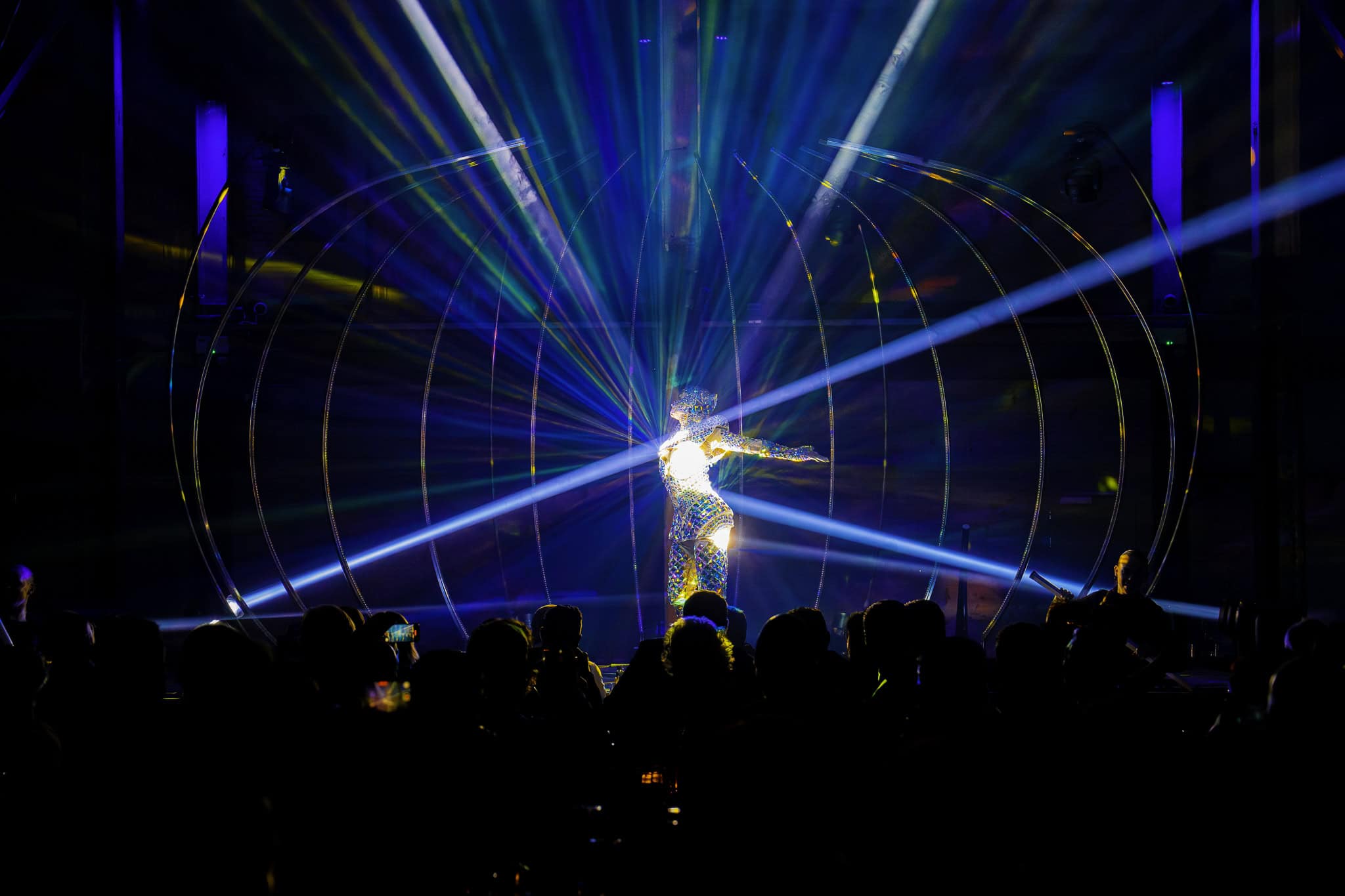 Axalta productlancering met kleurrijk lichtspektakel bij SugarFactory.