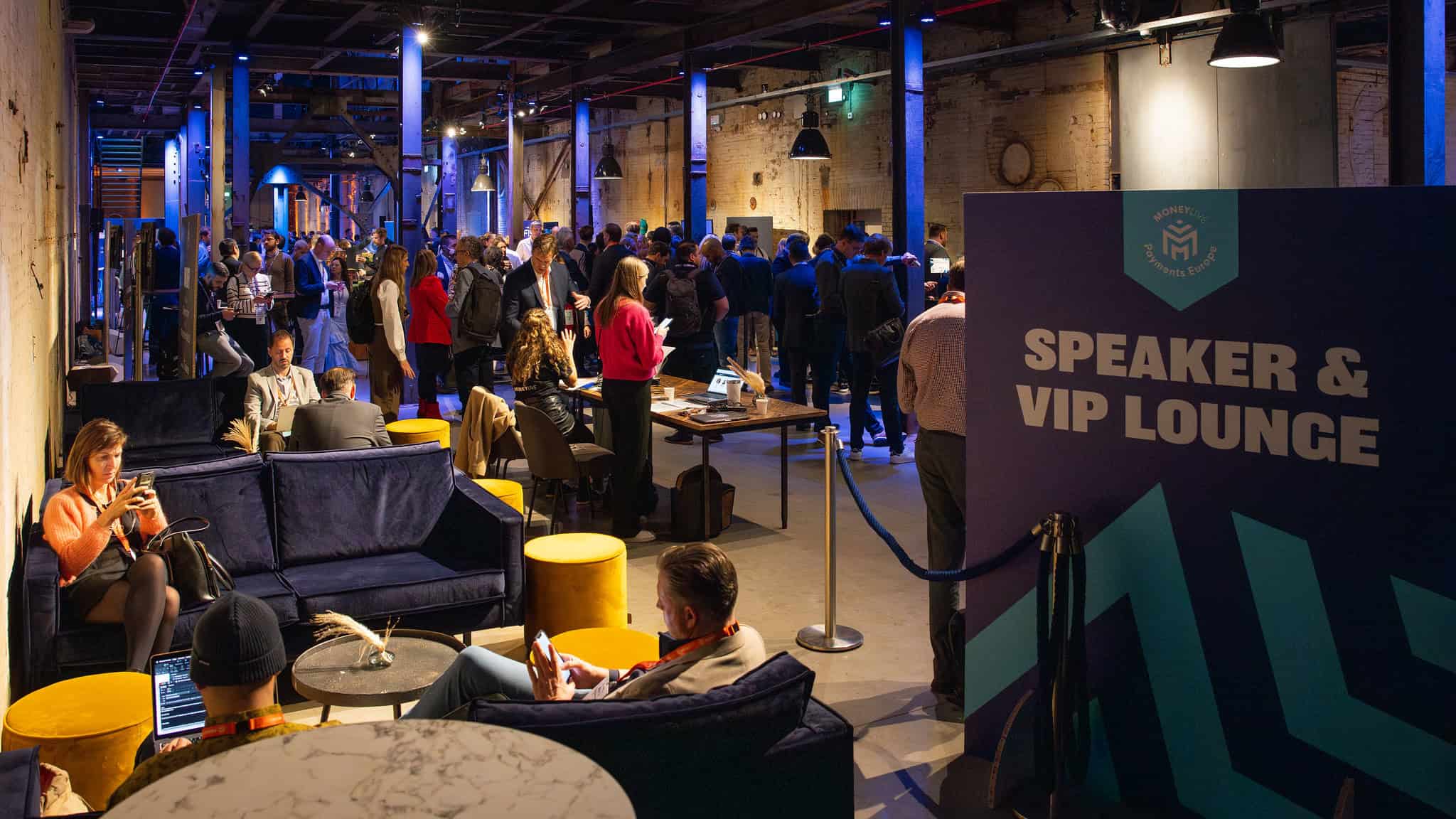 Bezoekers in de VIP Lounge tijdens MoneyLIVE Payments Europe conferentie.