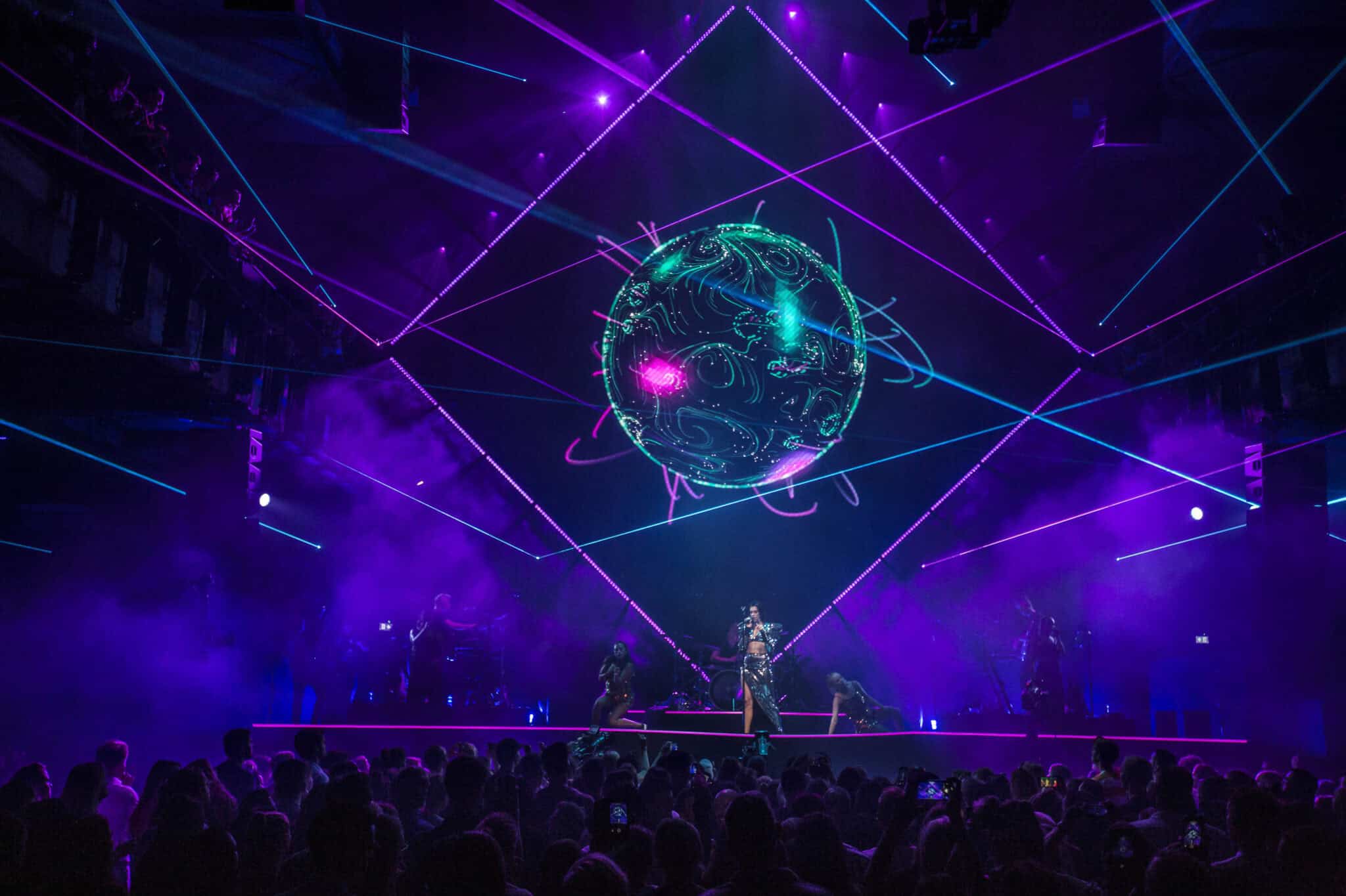 Evenementenstudio met laser- en lichtshows voor unieke belevingen.