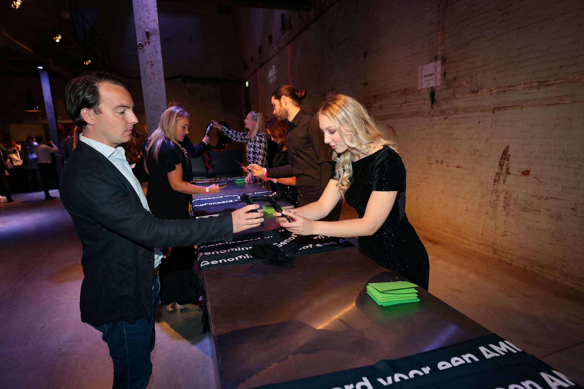 AMMA Awards 2021: gasten registreren bij SugarFactory voor de prijsuitreiking.