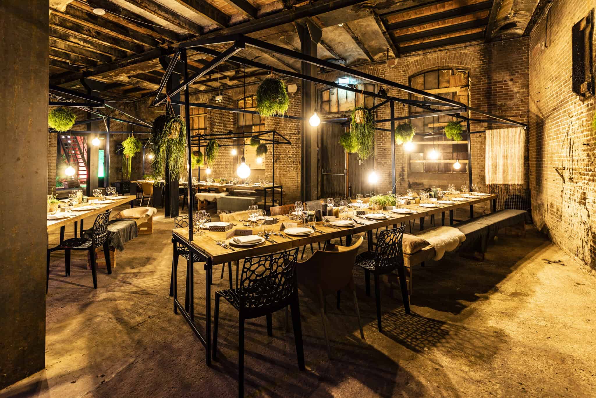 Kerstfeest in de bietenwasruimte met sfeervolle decoratie en gezellige ambiance.