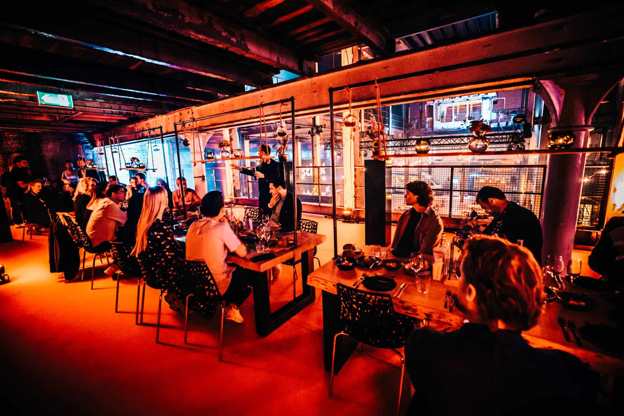 Festival YouTube in de SugarFactory met live muziek en gezellige sfeer.