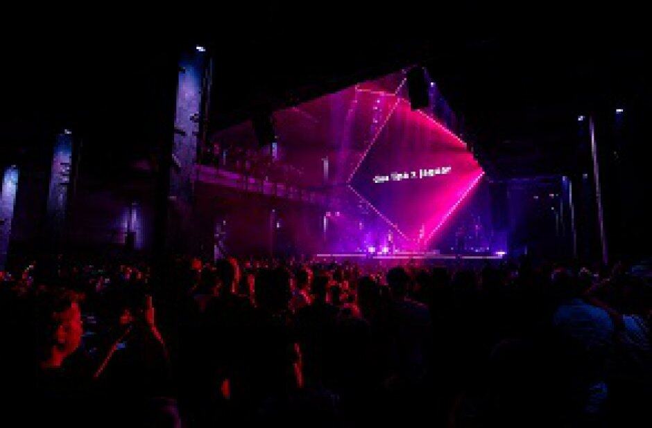 Live vuurwerk en lichtshow tijdens Launch Jaguar’s The Pace – Season One.