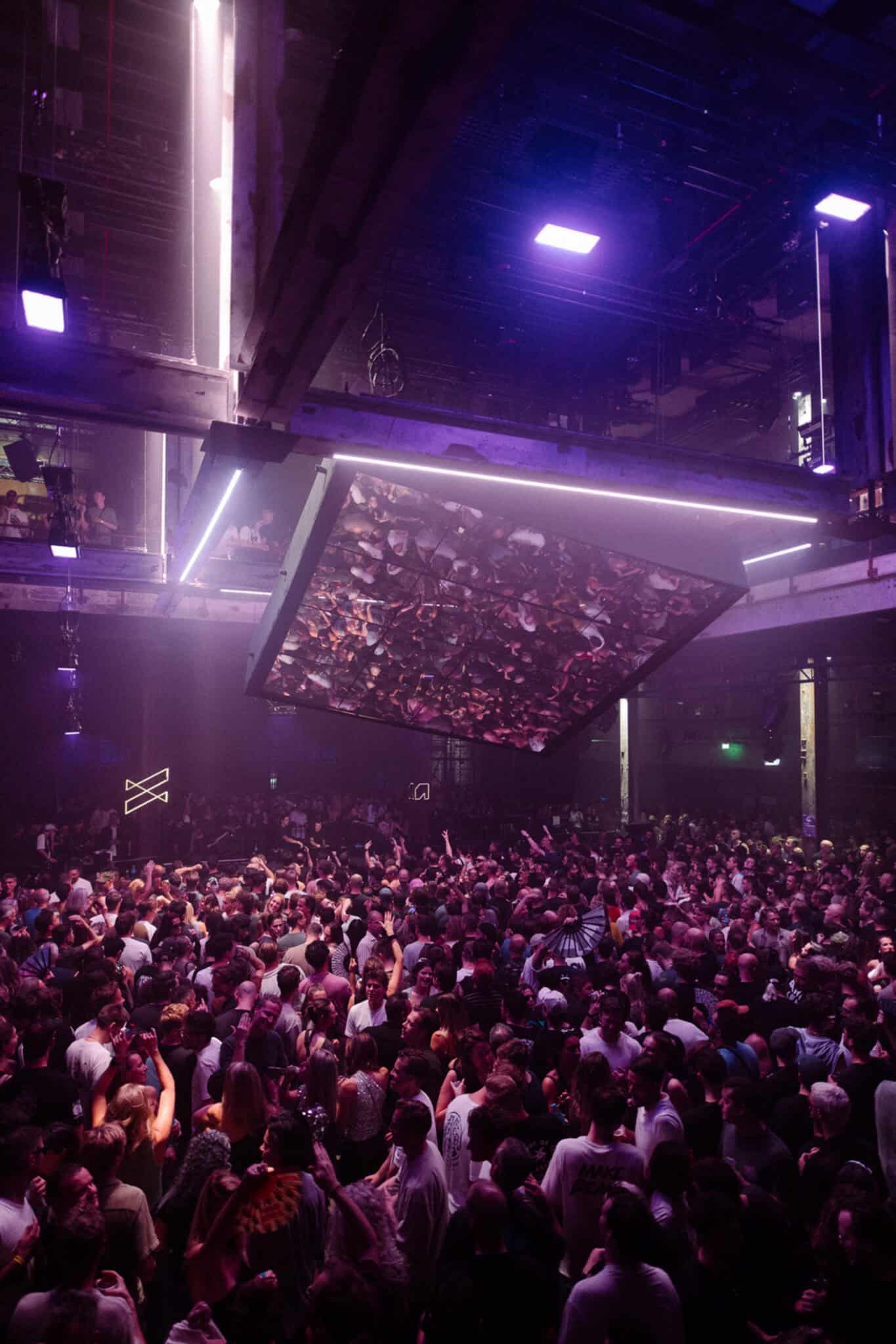 Dansvloer vol feestvierders bij Awakenings in SugarFactory.