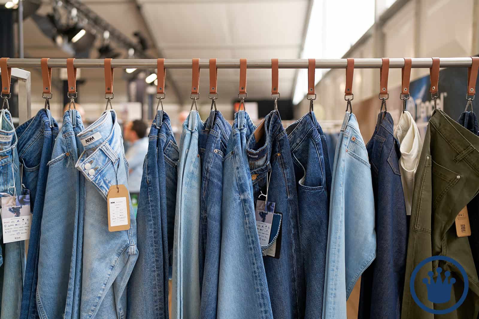 Dansende mensen bij SugarFactory tijdens Awakenings.