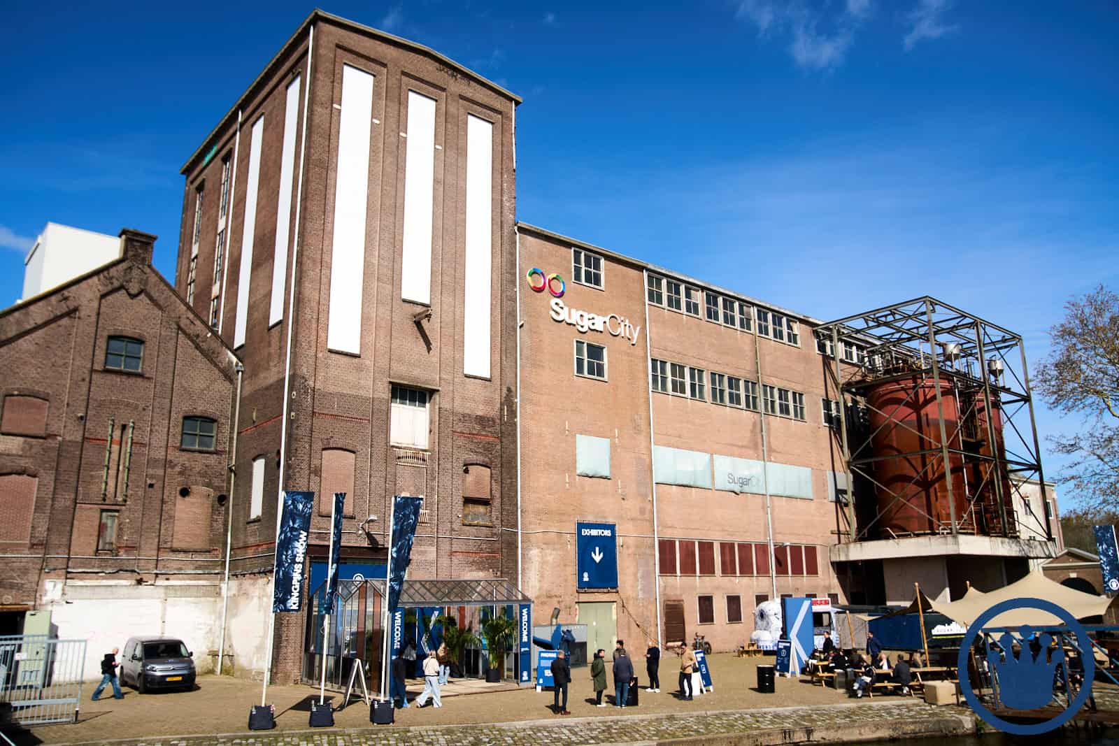 Historisch industrieel gebouw van SugarFactory in SugarCity, Nederland.