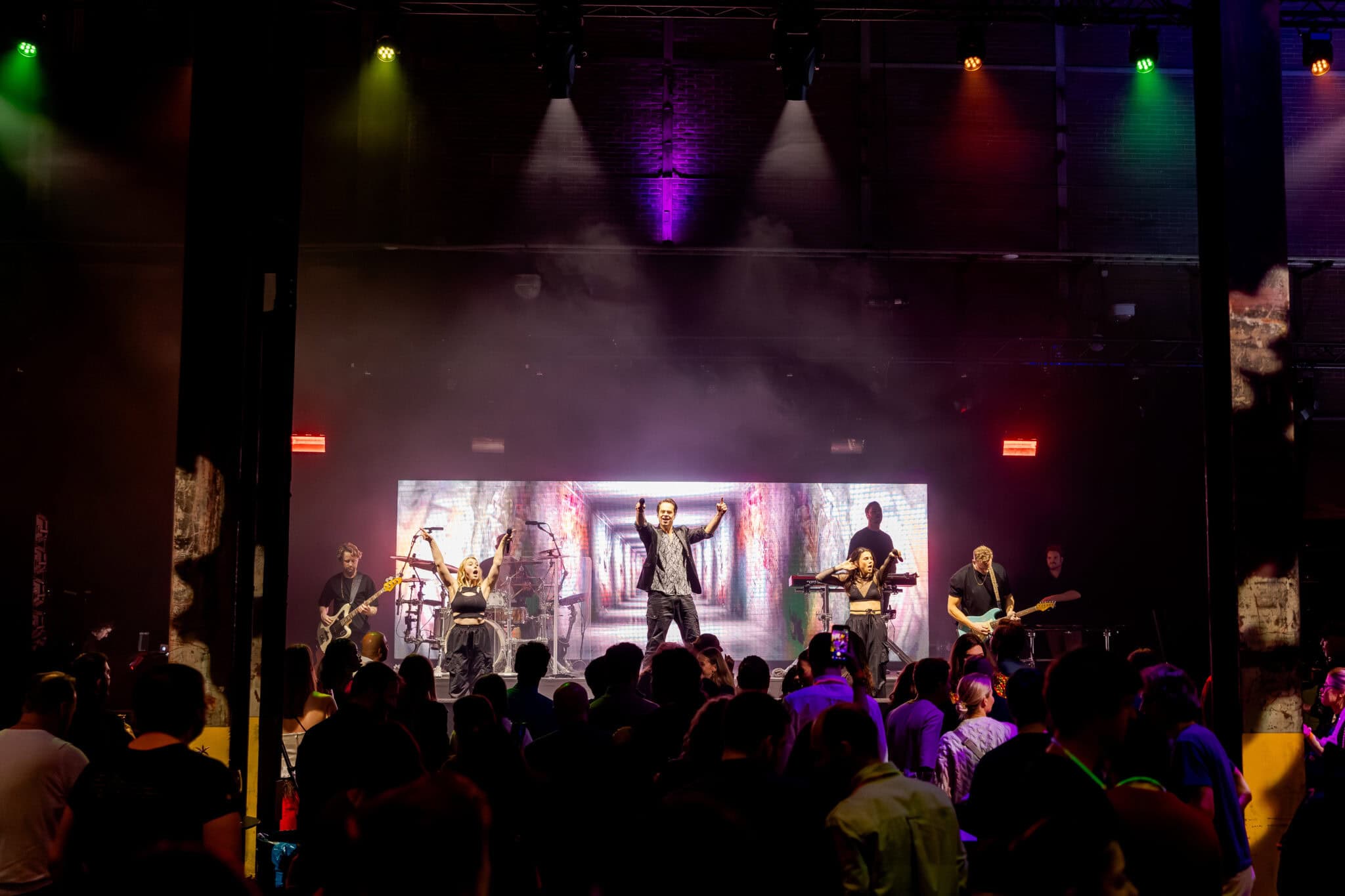 Live muziek optreden tijdens Plug & Play Feest bij SugarFactory.