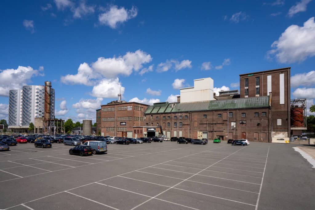 Parkeerplaats en terrein